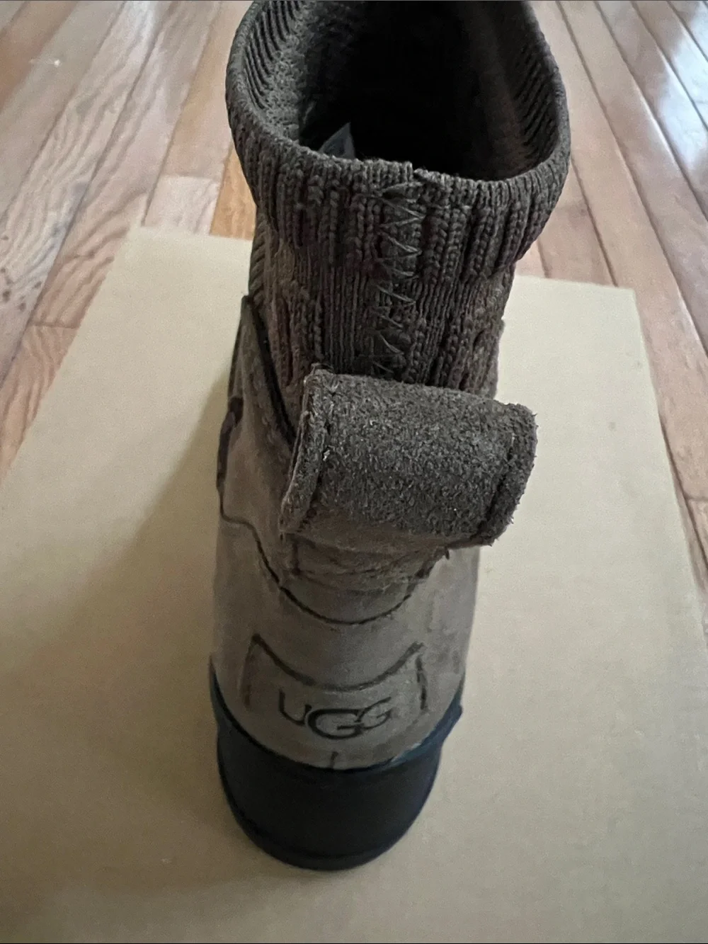 Ugg Women's Moxy Block Heel Chelsea Boots
